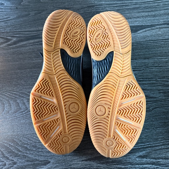 Athletic_Shoes